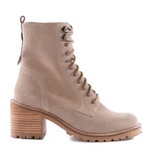 Seychelles Irresistible Lace-Up Boots sand suede 7.5